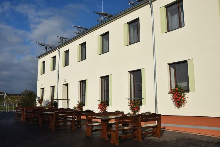 Jeleni Farma Jecmeniste Hotel Vrbovec Zewnętrze zdjęcie