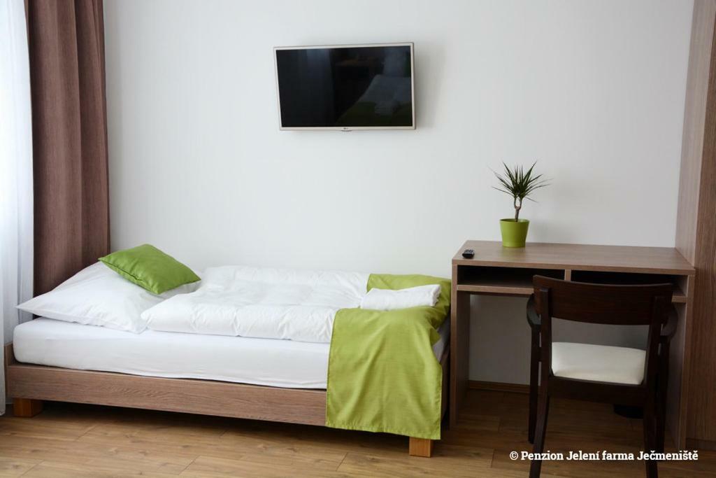 Jeleni Farma Jecmeniste Hotel Vrbovec Zewnętrze zdjęcie