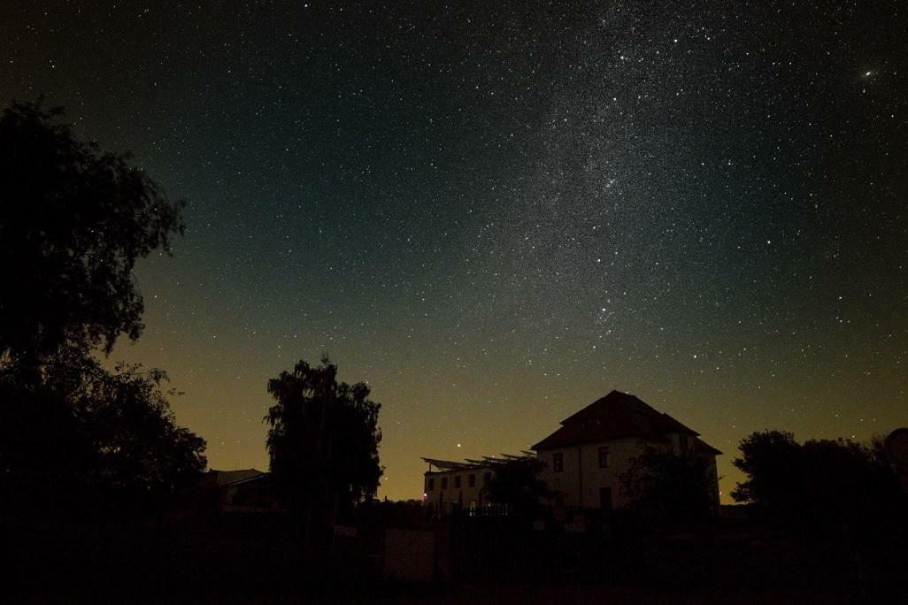 Jeleni Farma Jecmeniste Hotel Vrbovec Zewnętrze zdjęcie