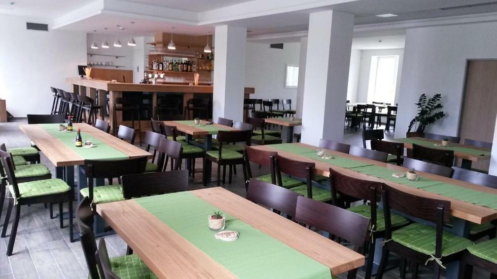 Jeleni Farma Jecmeniste Hotel Vrbovec Zewnętrze zdjęcie